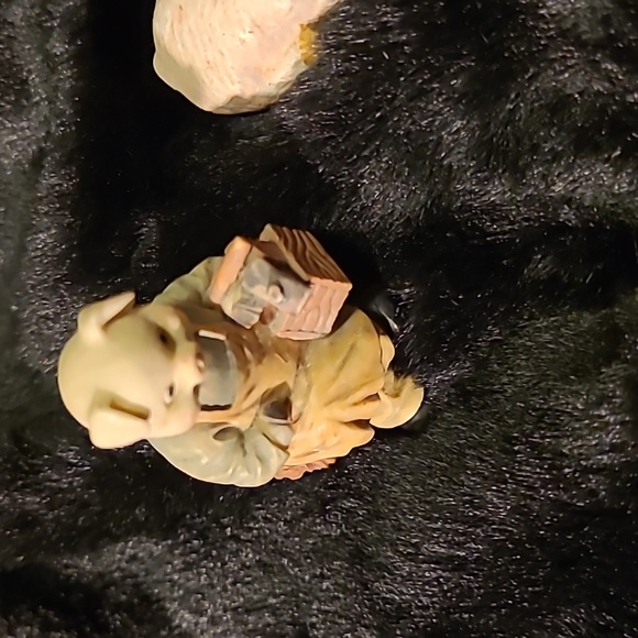 Vintage 9 Pig Figurines one is salt shaker - Picture 6 of 13